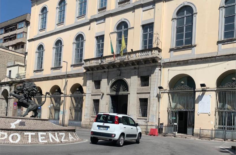 Potenza, le scale mobili a quota 30 anni per le norme di sicurezza sono a fine vita