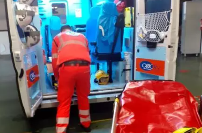 Anziano ha un malore mentre fa il bagno nel Foggiano: morto un 84enne