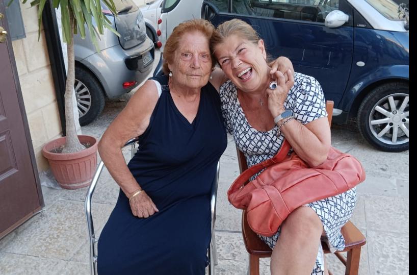 La storia di Giovanna, sfrattata a 82 anni : lascia la panchina e trova casa grazie alla  «sua» Bari vecchia   