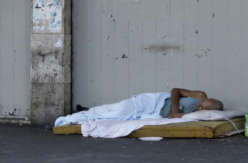 I bivacchi per strada a Bari? Per ora si sono solo spostati