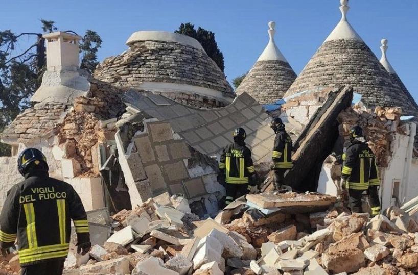 Cisternino,  esplosione all'interno di un trullo: una donna in ospedale, un'altra persona è sotto le macerie 