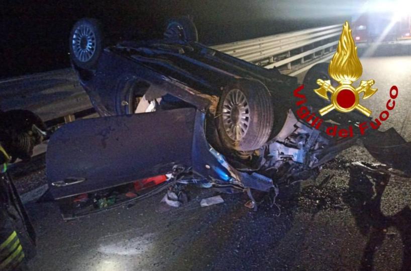 Salento,  incidente sulla Statale 16: tre auto coinvolte, vigilantes in codice rosso