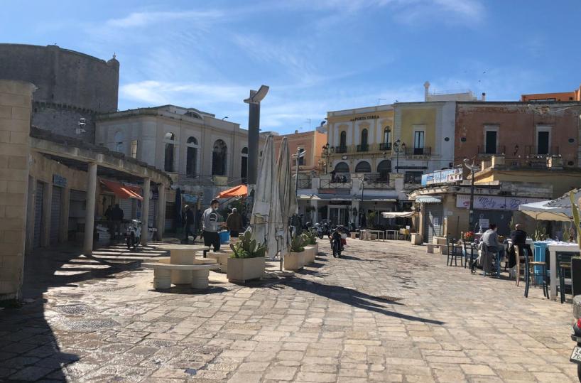 Gallipoli, tentata estorsione e incendio di un furgone nell'inchiesta per il mercato ittico: arrestata intera famiglia 
