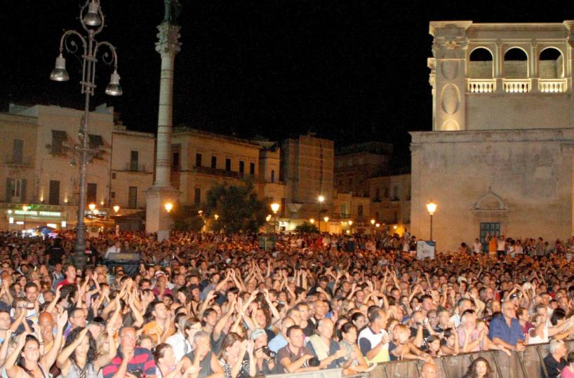 La Taranta pizzica Lecce, in piazza Libertini la tappa del tour