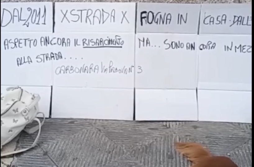 «Dal 2011 in strada per colpa della fogna in casa», la protesta di una cittadina barese