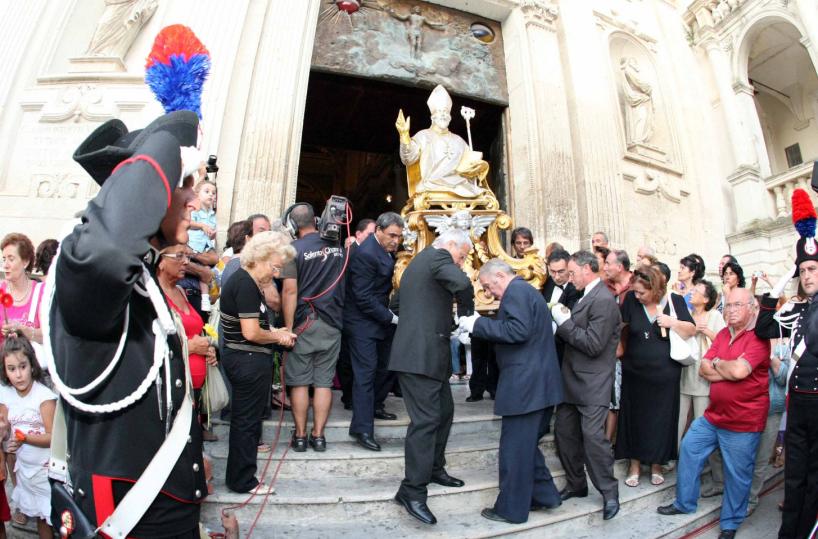 Lecce, Festa di S.Oronzo al culmine: stasera il concerto di Al Bano con i figli, poi i fuochi