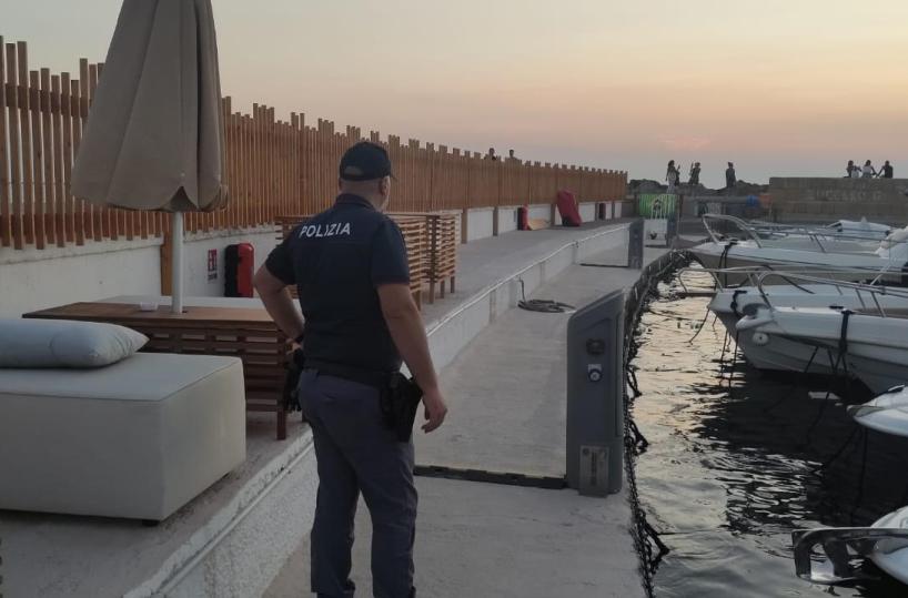 Associazione sportiva trasformata in un bar abusivo a Gallipoli: scatta la sanzione