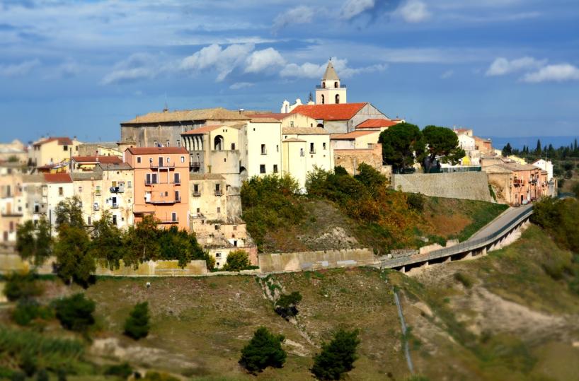 Lavello, si dimettono i consiglieri: il Prefetto di Potenza sospende il consiglio comunale