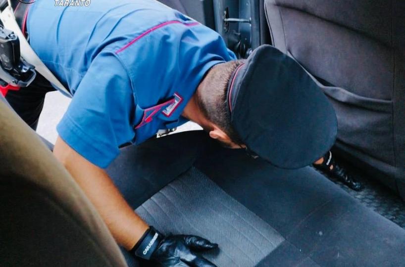 Taranto, 35enne in semilibertà torna in carcere ma ha la pistola in auto: arrestato