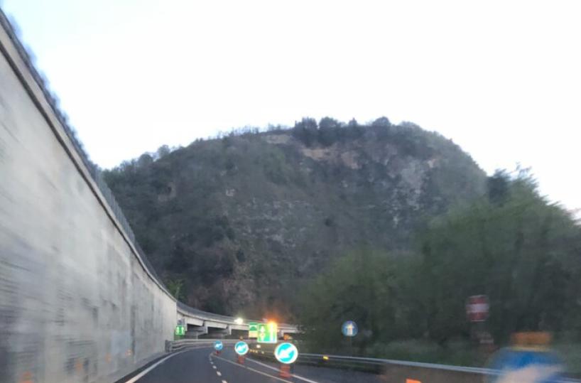 Autostrada A2, chiuso per accertamenti il tratto tra l’uscita Padula-Buonabitacolo e Lagonegro