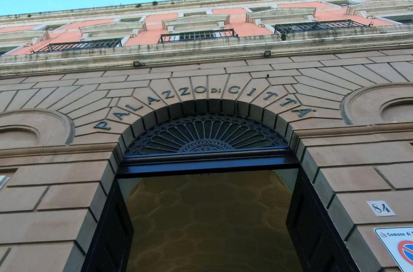 Bari, M5S annuncia rientro nella maggioranza del sindaco Leccese in Comune