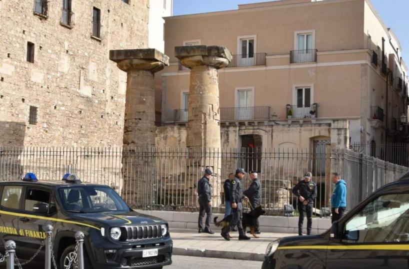 Droga a Taranto: in 12 segnalati grazie al fiuto dei cani Yuri e Fagot