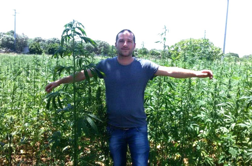 Stretta del Governo sulla cannabis light, in piazza la protesta degli imprenditori