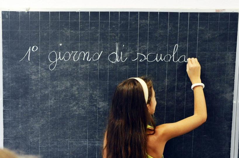 Si torna tra i banchi di scuola: la Puglia tra le ultime a riaprire, aule piccole e roventi