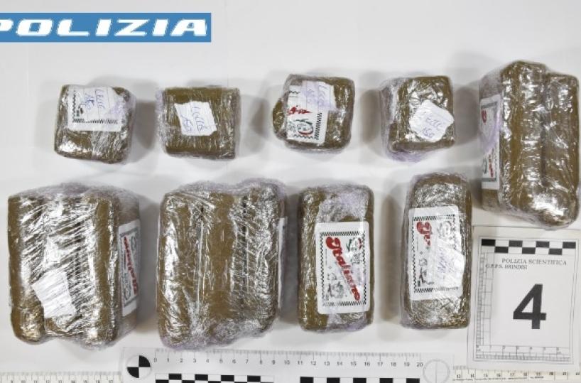 Nel cofano dell'auto nascondevano 4,5 chili di droga: 2 arresti a San Pietro Vernotico 