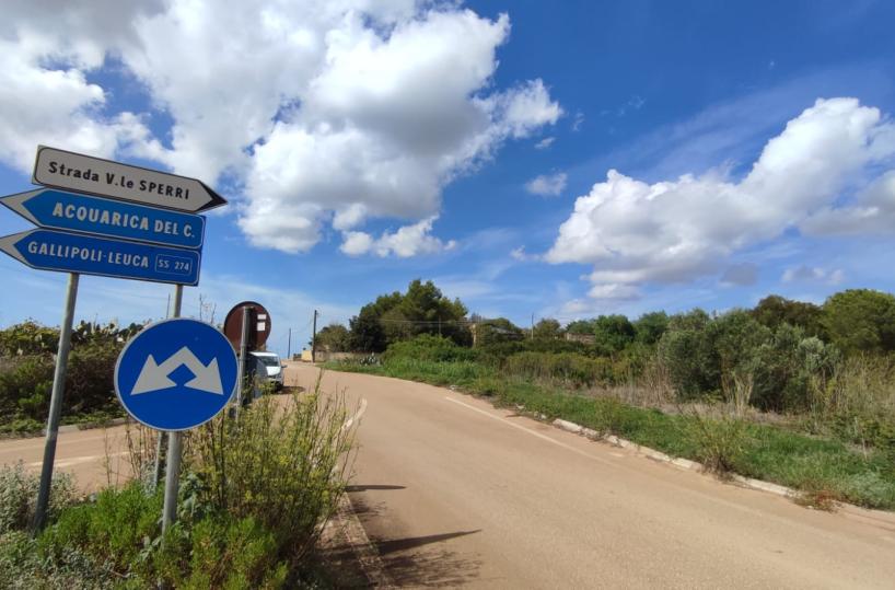 Anziano va per funghi nel basso Salento, cade in una scarpata e si rompe una gamba: soccorso