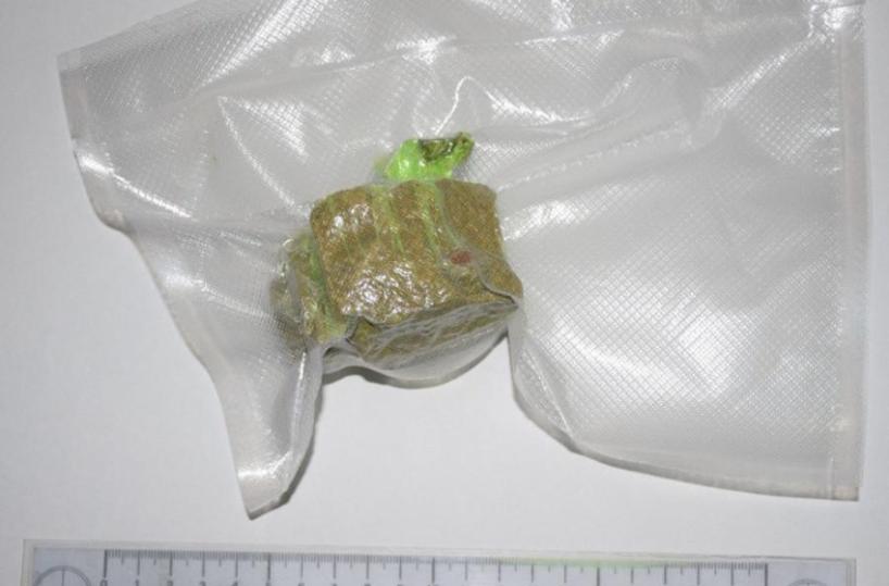 Lecce, il nervosismo tradisce il «fotografo»: scoperto con la droga in macchina, arrestato