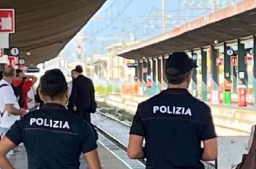 Bari, anziano turista francese si perde in città: salvato dalla polizia