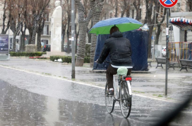 Quanto è bello mettere un golfino sulle spalle
