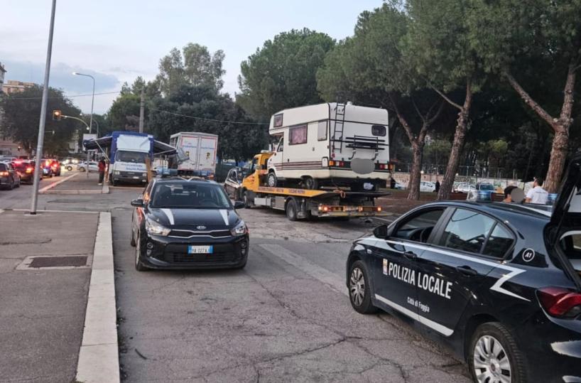 Foggia, camper provoca incidente e fugge: rintracciato dalla Polizia Locale