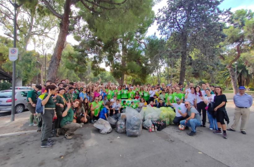 Andria, grandi pulizie nella villa comunale: 90 kg di rifiuti raccolti dai volontari