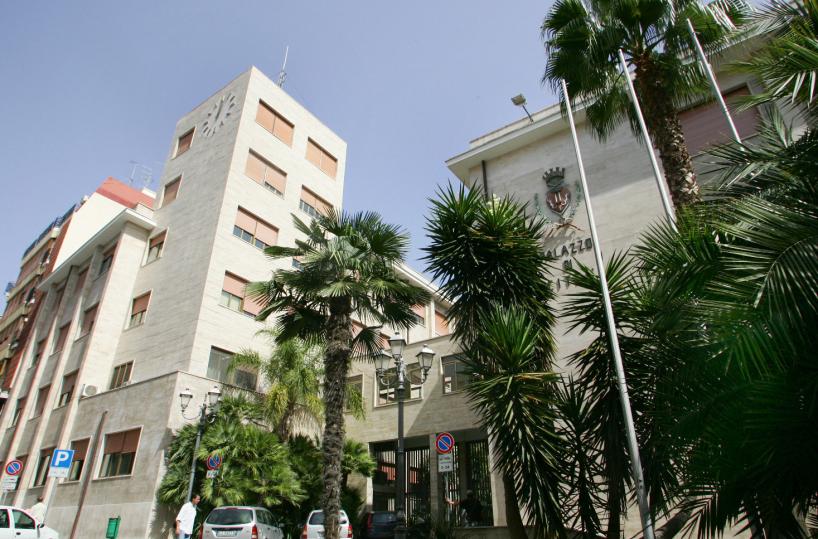 Brindisi, i riflettori della Procura sul voto di scambio a 30 euro: caccia agli elettori comprati e al candidato