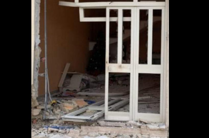 Bomba contro un palazzo: a San Pietro Vernotico torna la paura