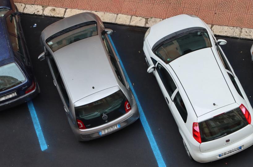 Parcheggi a tariffe di favore la spuntano i consiglieri