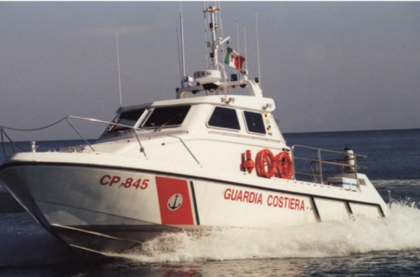 Barca in avaria al largo di Trani: salvate 8 persone, operazione resa difficile dal meteo