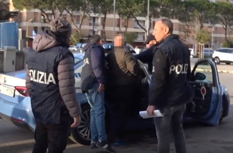 Criminalità a Bari, le chat segrete del clan con gli ordini per i traditori: «Dovete farli vivere nel terrore»