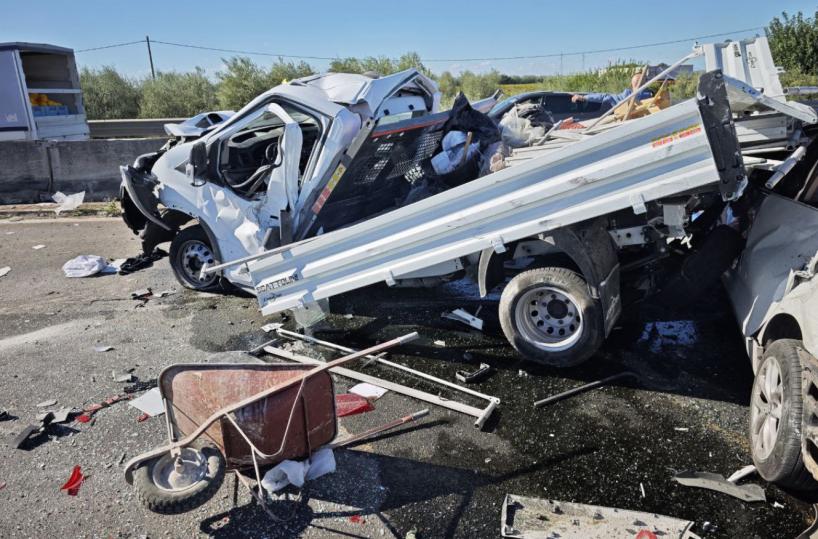 Tamponamento a catena sulla SS16 a Barletta: 10 veicoli coinvolti, feriti in ospedale