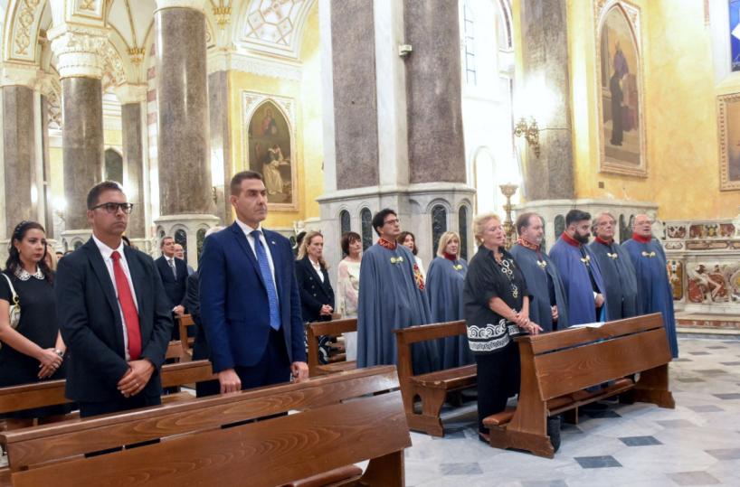 Vannacci con la principessa di Borbone infiamma una disputa storica ad Altamura