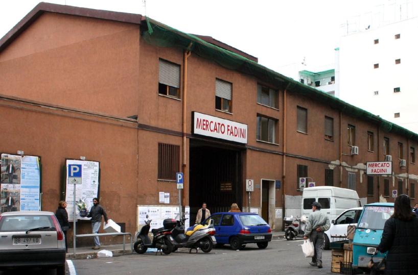 Taranto, fuga dai mercati rionali: una bancarella su 3 è vuota
