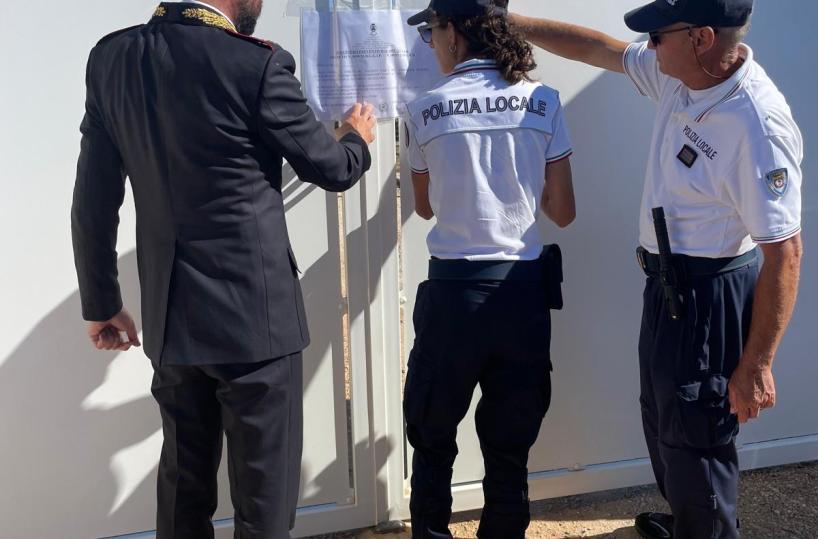 Nardò, polizia locale sequestra agriturismo con piscina abusivo: 5 indagati