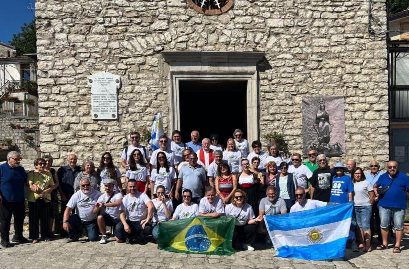 Atella, la famiglia Telesca emigrata in Sudamerica si ritrova nel borgo di Sant'Ilario