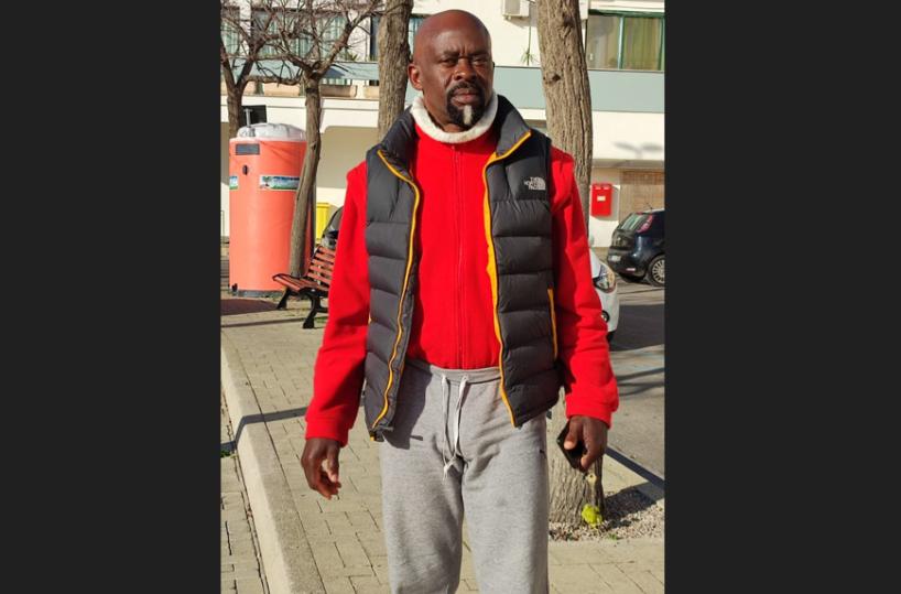 Casarano, trova portafogli con soldi e documenti e lo porta dai carabinieri. Il sindaco: «Grazie per la tua coscienza»