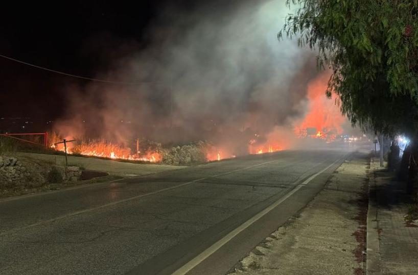 Vasto incendio alle porte di Castellaneta in Via Taranto