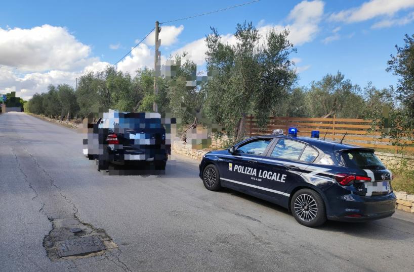 Non si ferma all'alt, scappa e sperona l'auto della polizia: inseguimento da Libertà a Bitonto