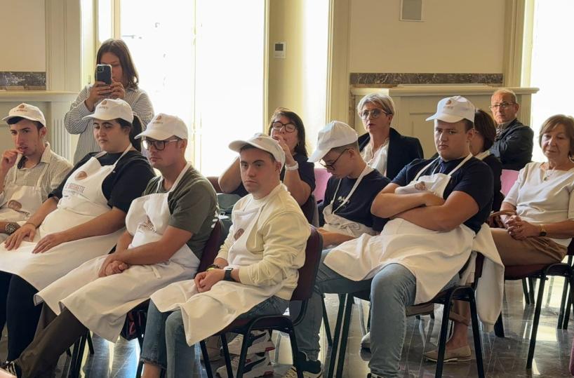 A Ostuni al via il laboratorio di orecchiette: i ragazzi affetti da autismo protagonisti in cucina