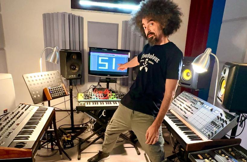 Caparezza sta scrivendo un nuovo album: il post su Instagram fa impazzire i fan
