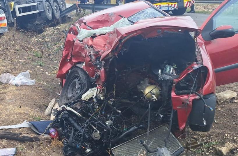 Laterza, auto contro un camion all'incrocio: muore la conducente della macchina