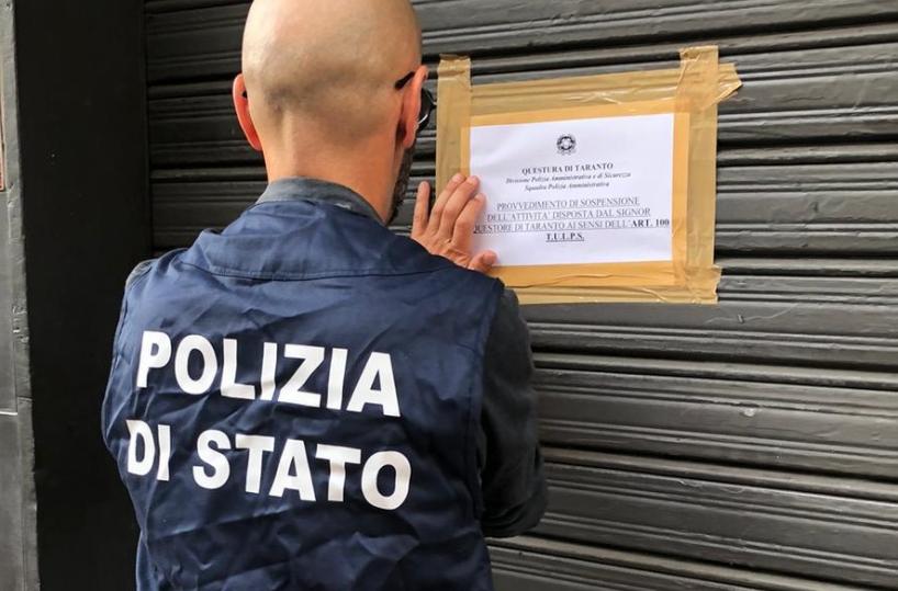 Taranto, circoli privati al Tamburi frequentati da pregiudicati: sospese attività