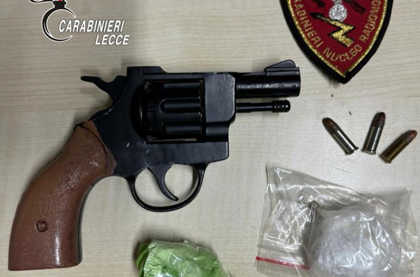 Cerca di fuggire alla vista dei cc ma viene bloccato con la cocaina in bocca: arrestato a Lecce