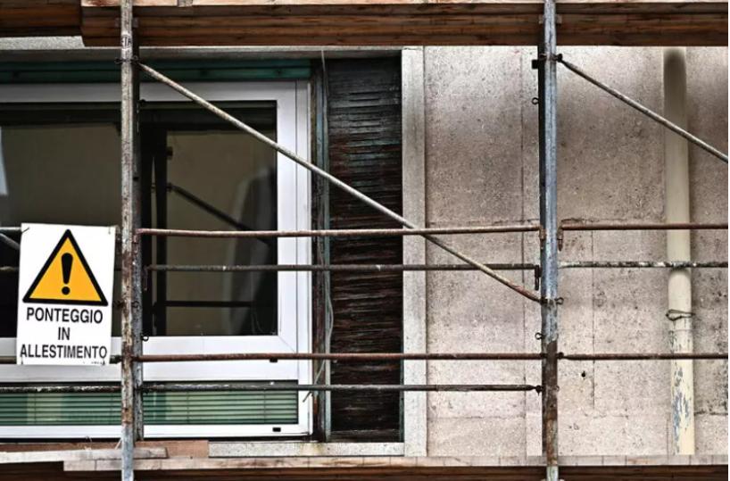Lavori edili mai fatti su immobili inesistenti, a Barletta scoperta truffa allo Stato da 52 milioni: 14 indagati