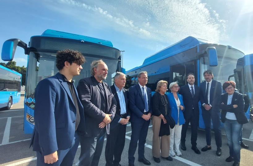 Regione Puglia, ecco 5 nuovi bus a basso impatto per la città di Lecce