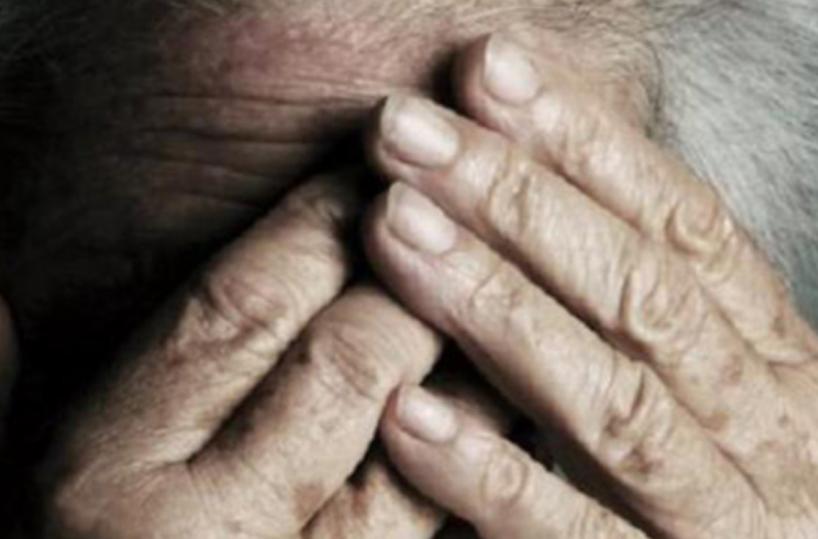 Matera, soffoca la moglie malata uccidendola e tenta di tagliarsi le vene: arrestato 77enne