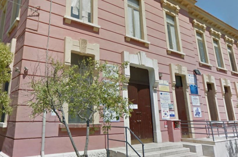 Barletta, il nonno vigile emblema di sicurezza Davanti alle scuole il presidio a tutela dei bambini