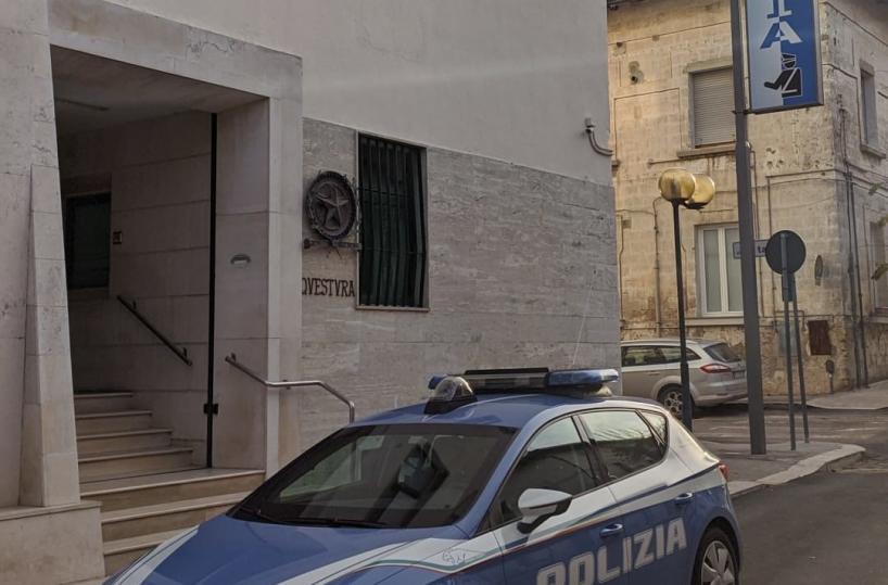 Matera, avvicina anziani in un parco con tante moine, ma in realtà vuole derubarli: foglio di via per una ventenne