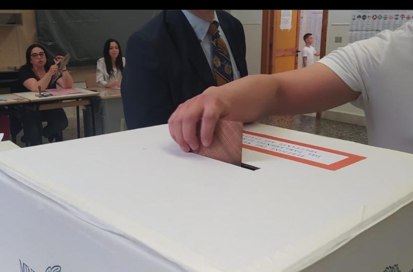 Undici vittorie su dodici alle elezioni regionali, ma l’Italia della Meloni è divisa