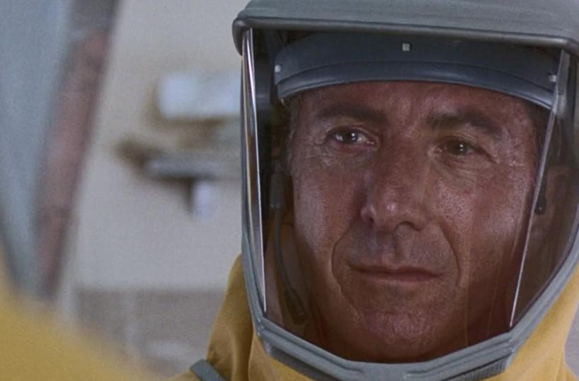 La disobbedienza di un medico per combattere il &laquo;Virus letale&raquo; nel film di Pertersen con Hoffman